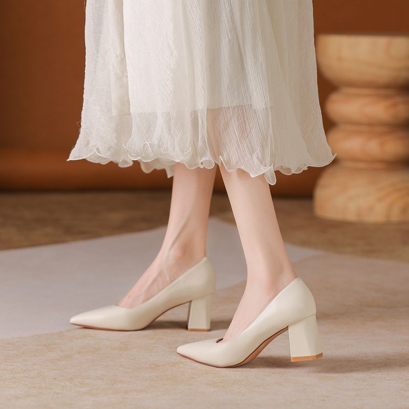 glossy thick heel pointed head - Women Fashion Model 리뷰 및 가격